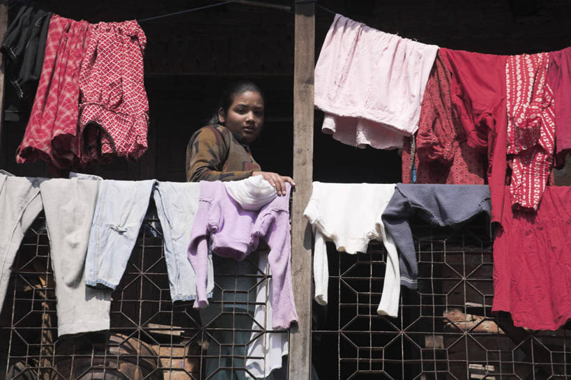 成年人,一个人,横图,室外,尼泊尔,亚洲,仅一个女性,首都,摄影,肖像,加德满都,喜马拉雅山脉,女人,洗涤,彩图