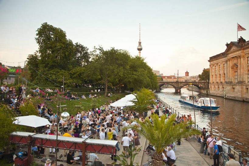 博物馆,酒吧,横图,室外,白天,旅游,城市,德国,欧洲,首都,许多人,柏林,一群人,摄影,西欧,群众,德意志联邦共和国,柏林州,柏林博物馆岛,博物馆岛,菩提树大街,彩图,舞蹈,柏林旧博物馆