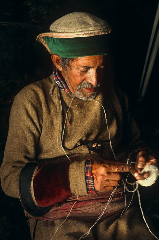 成年人,竖图,室外,帽子,印度,亚洲,纺织,摄影,羊毛,喜马拉雅山脉,喜马偕尔邦,男人,彩图