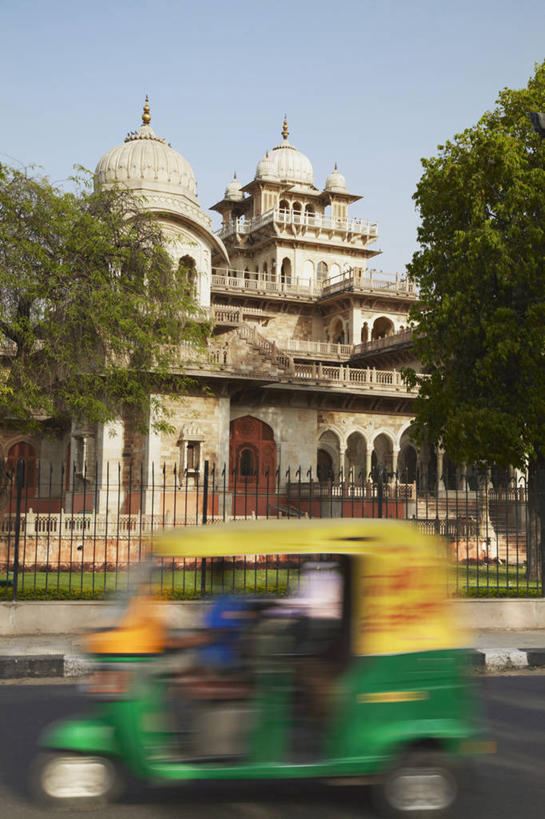 竖图,室外,白天,运动模糊,城市,建筑,印度,亚洲,历史,摄影,拉贾斯坦邦,斋普尔,印度次大陆,彩图,皇家艾伯特演奏厅,机动三轮车