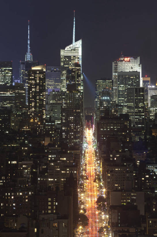 无人,竖图,室外,夜晚,抽象,城市,道路,建筑,街道,路,摩天大楼,公路,纽约,美国,曼哈顿,交通,摄影,北美,北美洲,透视图,美洲,纽约市,纽约州,帝国之州,帝国州,北亚美利加洲,亚美利加洲,第六大道,马路,彩图,美利坚合众国,曼哈顿区,纽约县,曼哈顿岛