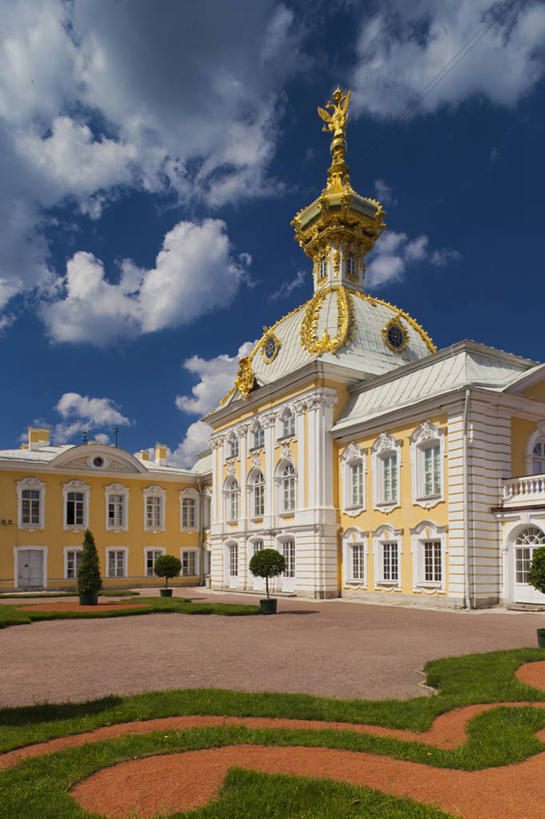 无人,宫殿,竖图,室外,白天,建筑,俄罗斯,雕像,云,地标建筑,摄影,园林,巴洛克风格,皇室,18世纪,彼得宫,彩图,俄罗斯文化