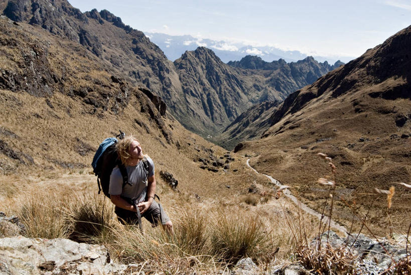 西方人,成年人,一个人,横图,室外,白天,留白,旅游,度假,探险,山,山脉,欧洲,秘鲁,欧洲人,仅一个男性,仅一个人,地形,山顶,娱乐,仅一个年轻男性,风景,享受,休闲,放松,摄影,印加遗迹,山口,安地斯山脉,冒险,男人,男性,年轻男性,白种人,年轻人,休闲活动,彩图,对焦