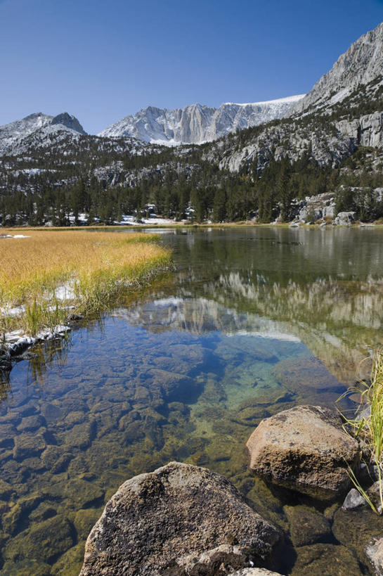 无人,竖图,室外,白天,湖,山,山脉,水,峡谷,雪,美国,透明,地形,风景,摄影,北美,北美洲,加利福尼亚,美洲,加州,加利福尼亚州,内华达山,内华达山脉,金州,黄金州,北亚美利加洲,亚美利加洲,彩图,美利坚合众国,对焦