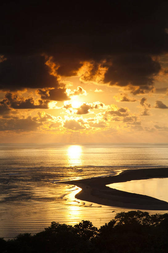 无人,竖图,室外,留白,度假,日落,太阳,哥斯达黎加,水平线,云,风景,黄昏,吐,摄影,北美,北美洲,中美洲,拉丁美洲,美洲,剪影,逆光,北亚美利加洲,亚美利加洲,哥斯达黎加共和国,彩图,旅行,对焦