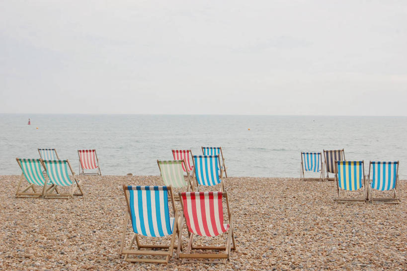 无人,横图,室外,白天,度假,海洋,英国,许多,条纹,水平线,很多,自然,鹅卵石,放松,摄影,沙滩椅,万里无云,海滩,彩图