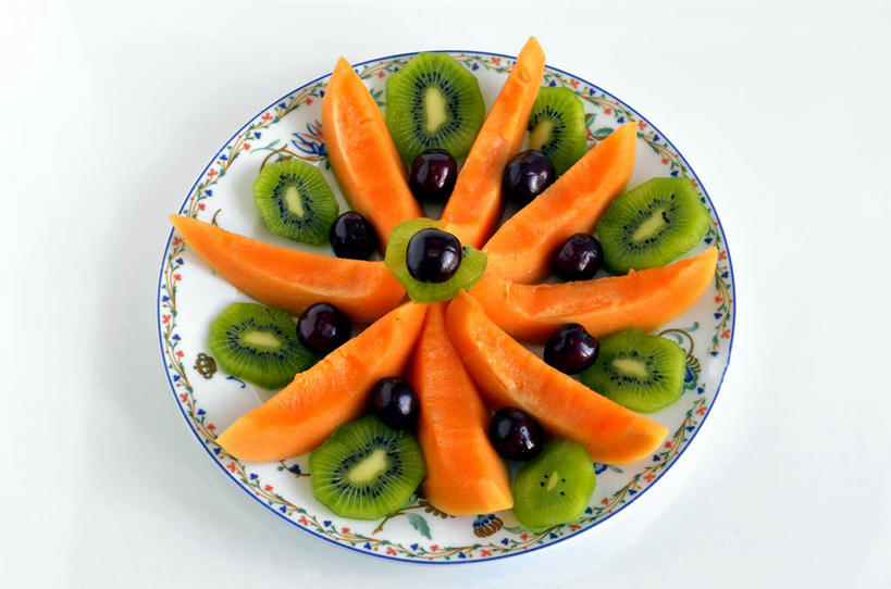 点心,面包,无人,横图,特写,白色背景,猕猴桃,木瓜,水果,意大利,切开,花纹,食品,面点,吐司,饮食,食物,糕点,盘子,切,摄影,多样,法式面包,清新,剖面,吐司面包,切面,健康食物,想法,奇异果,猕猴梨,彩图,影棚拍摄,多士,听型面包,红葡萄