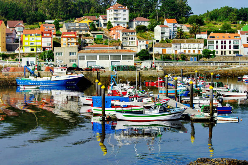 无人,横图,室外,白天,水,建筑,船,西班牙,一排,停靠,整齐,反射,树,排列,天空,木桩,运输,摄影,波特酒,队列,停泊,加利西亚,彩图,海港