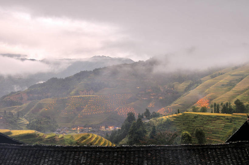 无人,农场,横图,俯视,航拍,室外,白天,农业,梯田,山,山脉,火,桂林,田地,乡村,风景,天空,自然,烟,摄影,广西,宁静,鸟瞰,龙胜,瑶族,彩图,高角度拍摄,传统文化,传统节日