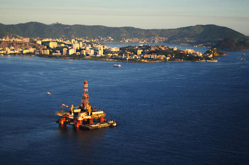 无人,横图,俯视,室外,白天,度假,机器,美景,山,城市风光,城市,巴西,景观,娱乐,设备,天空,自然,享受,休闲,机械,景色,南美,放松,工业,摄影,加油站,能源,石油工业,南美洲,拉丁美洲,美洲,里约热内卢,钻井,汽油,瓜纳巴拉湾,里约热内卢州,巴西联邦共和国,亚美利加洲,钻塔,南亚美利加洲,尼泰罗伊,彩图,高角度拍摄