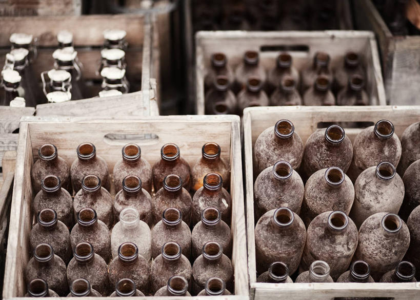 无人,横图,俯视,室内,特写,白天,瑞典,许多,丰富,木制,很多,盒子,瓶子,摄影,肮脏,灰尘,邋遢,板条箱,龌龊,污秽,彩图,高角度拍摄