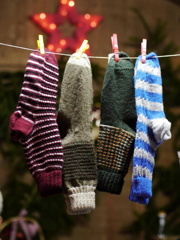 无人,竖图,室外,特写,夜晚,德国,一排,吊挂,悬挂,庆祝,整齐,市场,挂,袜子,排列,晾衣服,零售,摄影,多样,队列,事件,选择,衣夹,烘干,彩图,传统文化