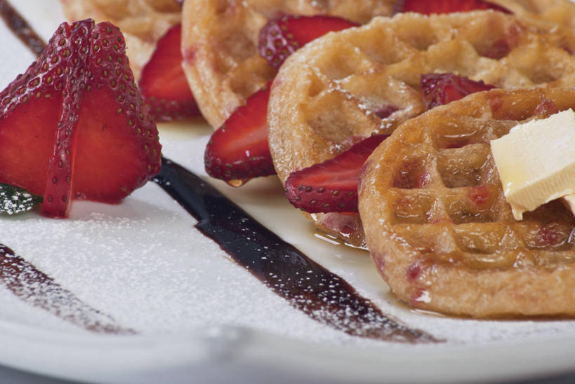 点心,无人,横图,室内,特写,白天,草莓,危地马拉,食品,甜点,甜品,饮食,食物,糕点,盘子,甜食,华夫饼干,诱惑,摄影,清新,糖粉,彩图