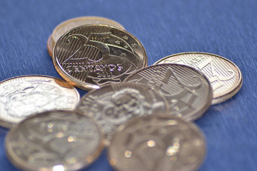 无人,横图,特写,巴西,蓝色背景,金属,数字,文字,南美,财富,金融,摄影,英文字母,南美洲,拉丁美洲,美洲,巴西联邦共和国,亚美利加洲,南亚美利加洲,南大河州,南里奥格兰德州,硬币,彩图,影棚拍摄