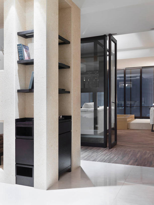 无人,家,竖图,室内,白天,家具,镜子,沙发,桌子,建筑,椅子,台湾,日光,亚洲,装饰,木制,房屋,光,皮革,茶几,干净,现代,座位,灯,花,装饰物,枕头,建造,双人沙发,建筑材料,台北,硬木,电视机,书,当代