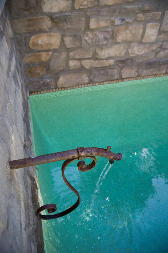 游泳,无人,游泳池,竖图,室外,特写,白天,水,建筑,喷泉,日光,美国,地形,自来水,北美,加利福尼亚,当代