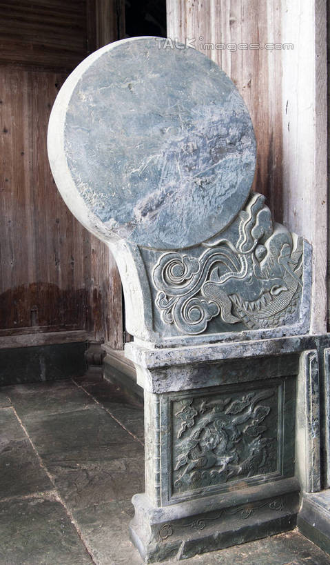 无人,竖图,室外,白天,正面,旅游,度假,石头,名胜古迹,标志建筑,地标,建筑,雕塑,中国,亚洲,许多,竖立,花纹,遗迹,艺术,装饰,纹路,木制,雕刻,雕像,石子,图案,纹理,墙,石板,地面,古迹,文物,娱乐,建设,古建筑,江西,婺源,石雕,墙壁,墙面,排列,木制品,工艺品,享受,休闲,旅游胜地,放松,纪念,华丽,修饰,美术,点缀,队列,主题,陈列,古文明,东亚,江西省,肌理,中华人民共和国,华东地区,功能,美学,衬托,美观,雅致,雅观,赣,婺源县,上饶,上饶市,石块,彩图,bjzqp1