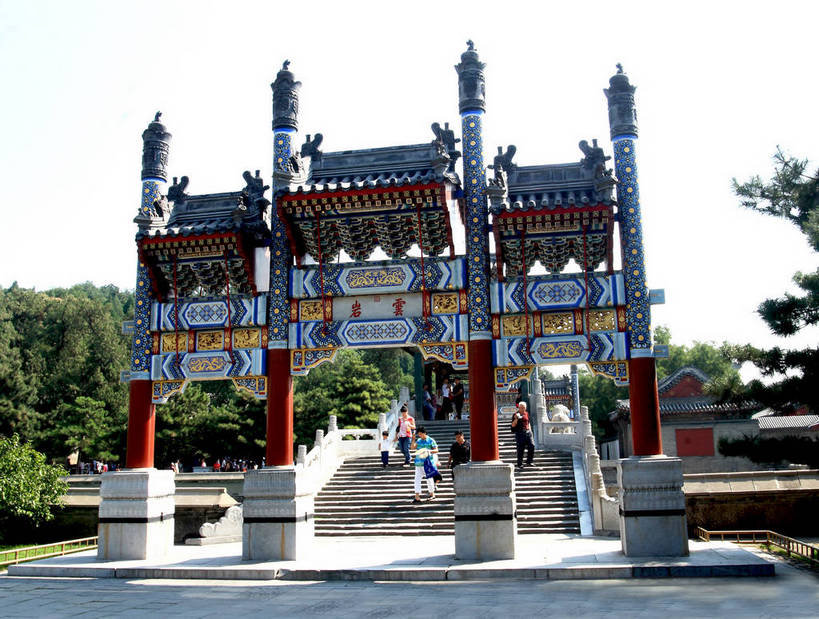 两个人,颐和园,栏杆,站,横图,彩色,室外,白天,正面,旅游,度假,名胜古迹,植物,标志建筑,地标,建筑,北京,中国,亚洲,游客,阴影,遗迹,光线,标志,文字,影子,字符,阶梯,牌坊,牌楼,围栏,地面,首都,古迹,文化,文物,娱乐,标识,建设,古建筑,护栏,旅客,台阶,树,树木,蓝色,绿色,蓝天,天空,阳光,自然,天,站着,享受,休闲,石阶,汉字,旅游胜地,放松,生长,成长,纪念,园林,祭祀,中文,表彰,荣誉,古文明,东亚,中华人民共和国,北京市,京,北平,华北地区,国文,华文,荣耀,五彩斑斓,北京颐和园,皇家园林,男人,男性,年轻男性,年轻女性,女人,女性,站立,彩图,全身,传统文化,bjzqp1