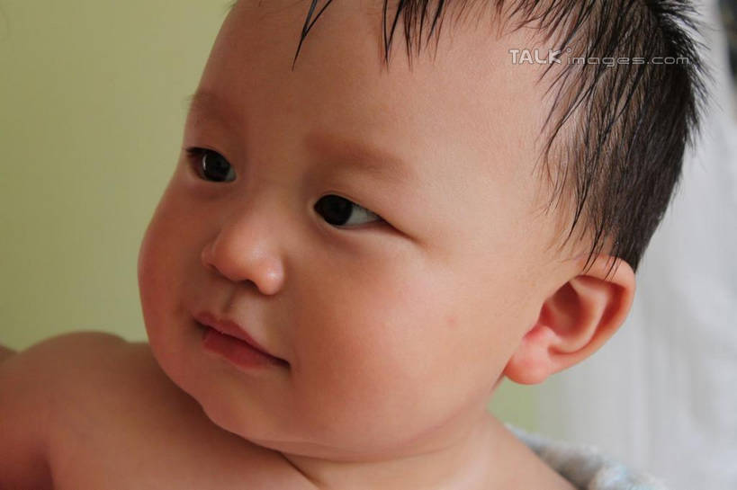 东方人,婴儿,儿童,脸,头,脸颊,一个人,横图,室内,特写,白天,正面,纯洁,亚洲,仅一个人,扭头,注视,黄种人,裸露,肩膀,小孩,观察,看,转头,可爱,活泼,观看,察看,关注,宝宝,裸,纯真,烂漫,无邪,伶俐,天真,亚洲人,孩子,头部,脸部,脸蛋,面部,半身,彩图,shcy1