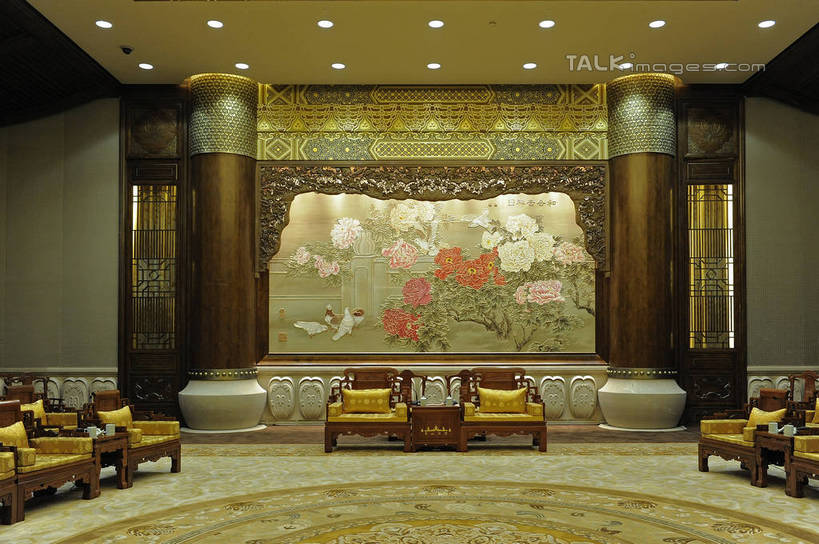 无人,横图,室内,白天,正面,旅游,度假,绘画,标志建筑,地标,建筑,椅子,木雕,照明,雕塑,中国,亚洲,阴影,节日,艺术,装饰,光线,雕刻,雕像,影子,墙,灯光,文化,娱乐,建设,江苏,无锡,顶灯,壁画,墙壁,墙面,灯,工艺品,灯具,祈祷,享受,休闲,健康,旅游胜地,放松,许愿,宗教,佛教,信仰,纪念,华丽,修饰,祈求,照亮,美术,点缀,照明设备,主题,陈列,东亚,江苏省,灵山胜境,中华人民共和国,华东地区,苏,功能,美学,衬托,美观,雅致,雅观,无锡市,释教,平安,画画,彩图,滨湖区,灵山梵宫,shgcy1