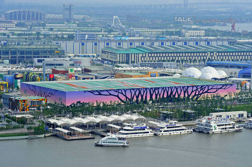 无人,高楼大厦,横图,俯视,航拍,室外,白天,度假,河流,美景,水,城市风光,标志建筑,城市,大厦,地标,建筑,轮船,摩天大楼,船,上海,中国,亚洲,波纹,飞溅,溅,液体,河水,景观,水滴,水流,娱乐,建设,水珠,水纹,船尾波,交通工具,波浪,享受,休闲,美国国家馆,上海世博馆,世博馆,上海世博会,世博,世博会,景色,放松,申,鸟瞰,喷洒,载具,东亚,非洲联合馆,世博园,美国馆,上海市,中华人民共和国,沪,华东地区,彩图,高角度拍摄,大楼,高层建筑,高楼,摩天楼,联合馆,shgcy1