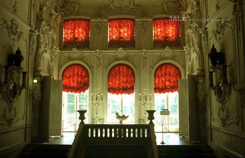 无人,栏杆,横图,室内,白天,正面,旅游,度假,窗户,窗帘,楼梯,标志建筑,地标,建筑,雕塑,欧洲,俄罗斯,亚洲,艺术,装饰,雕刻,雕像,扶手,阶梯,首都,娱乐,建设,护栏,玻璃窗,台阶,帘子,工艺品,享受,休闲,遮阳,旅游胜地,放松,纪念,华丽,修饰,美术,点缀,主题,陈列,红场,莫斯科,功能,美学,衬托,美观,雅致,雅观,俄联邦,俄罗斯联邦,莫斯科州,五海之港,莫斯科红场,彩图,shgzq1