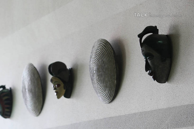 无人,横图,室内,白天,正面,旅游,度假,标志建筑,地标,建筑,雕塑,上海,中国,亚洲,阴影,艺术,装饰,反射,雕刻,雕像,面具,影子,墙,娱乐,建设,墙壁,墙面,工艺品,享受,休闲,上海世博馆,世博馆,上海世博会,世博,世博会,旅游胜地,放松,纪念,美术,申,主题,陈列,东亚,非洲联合馆,世博园,上海市,中华人民共和国,沪,华东地区,功能,美学,彩图,联合馆,shgzq1