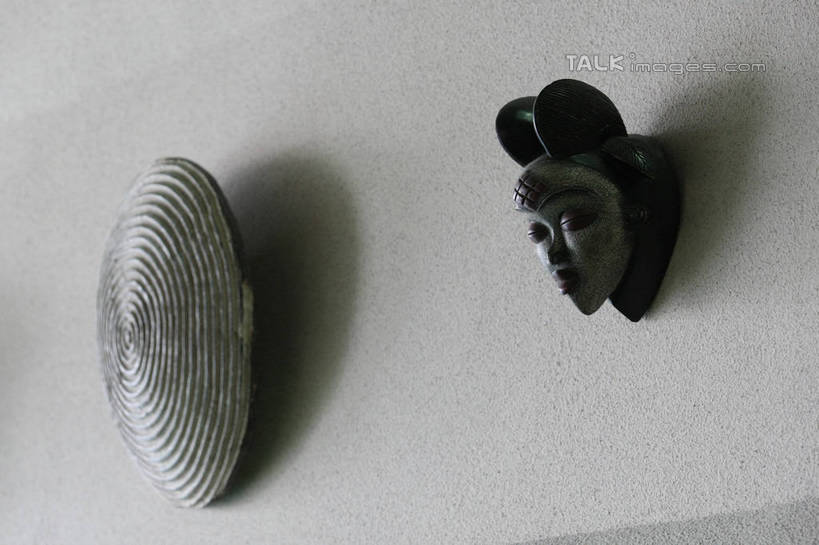 无人,横图,室内,白天,正面,旅游,度假,标志建筑,地标,建筑,雕塑,上海,中国,亚洲,阴影,艺术,装饰,反射,雕刻,雕像,面具,影子,墙,娱乐,建设,墙壁,墙面,工艺品,享受,休闲,上海世博馆,世博馆,上海世博会,世博,世博会,旅游胜地,放松,纪念,美术,申,主题,陈列,东亚,非洲联合馆,世博园,上海市,中华人民共和国,沪,华东地区,功能,美学,彩图,联合馆,shgzq1