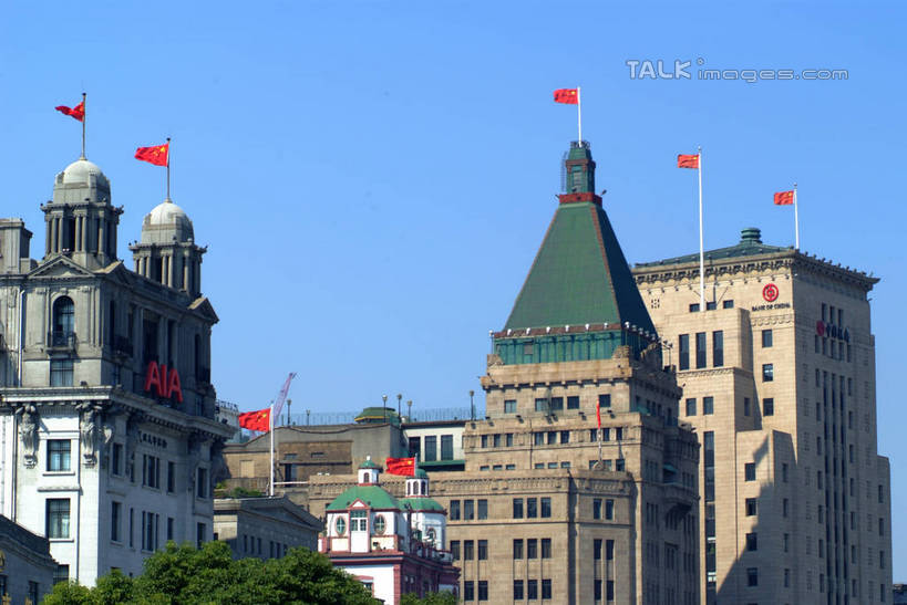 无人,高楼大厦,横图,室外,白天,正面,度假,美景,植物,城市风光,城市,大厦,建筑,摩天大楼,旗帜,上海,中国,亚洲,阴影,光线,影子,景观,娱乐,旗子,建设,黄浦江,树,树木,蓝色,绿色,蓝天,天空,阳光,自然,外滩,天,享受,休闲,景色,放松,生长,晴朗,成长,申,黄浦区,东亚,沙逊大厦,中山东一路,上海市,万里无云,中华人民共和国,沪,华东地区,旌旗,旗号,晴空,晴空万里,彩图,大楼,高层建筑,高楼,摩天楼,黄埔滩,上海外滩,外黄埔滩,shlyb1