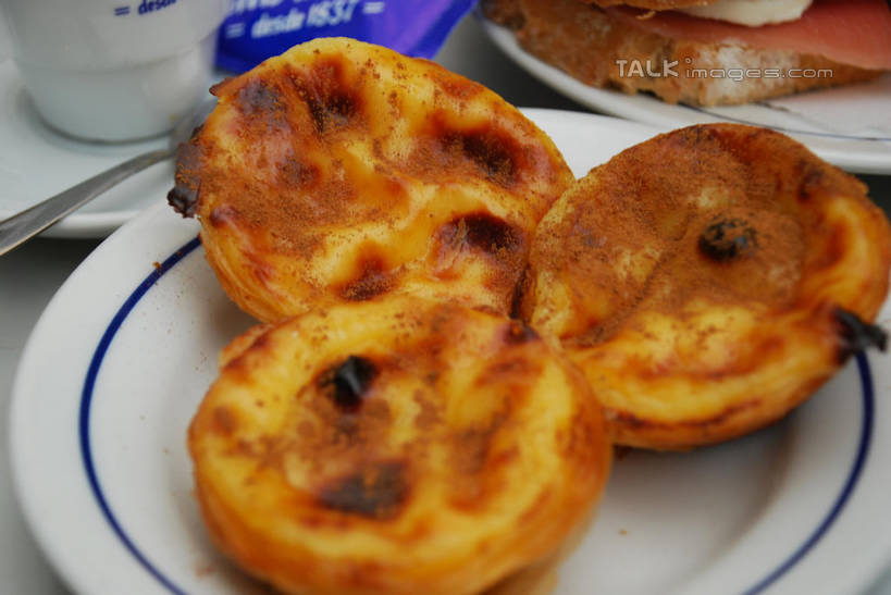 点心,无人,横图,俯视,室内,特写,白天,下午茶,餐桌,桌子,餐具,碟子,盘,食品,蛋挞,食物,糕点,三个,盘子,碟,餐台,蛋塔,彩图,高角度拍摄,shqxy1