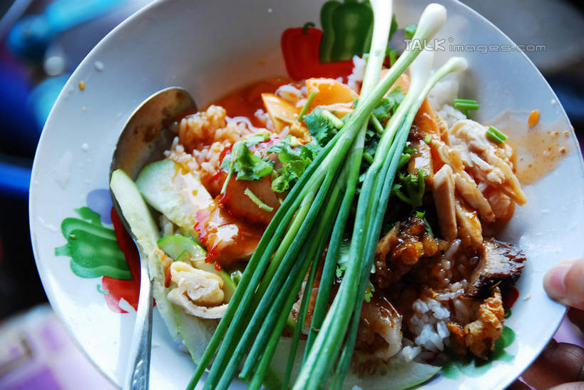 面食,面条,无人,横图,俯视,室内,特写,白天,烹饪,黄瓜,蔬菜,餐具,朦胧,模糊,新鲜,碟子,盘,葱,青葱,调味,面,香料,佐料,料理,食品,泰式,菜肴,美食,泰国料理,香茅,柠檬草,食物,一个,盘子,碟,佳肴,有机食品,绿色食品,单个,作料,香薷,泰菜,泰国菜,泰式料理,青瓜,胡瓜,彩图,高角度拍摄,shqxy1