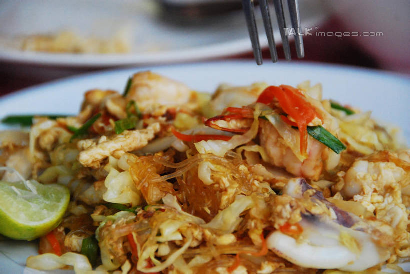 海鲜,无人,横图,俯视,室内,特写,白天,烹饪,餐具,朦胧,模糊,叉子,刀叉,刀子,碟子,盘,调味,虾,香料,佐料,料理,食品,泰式,水产,菜肴,美食,泰国料理,米粉,香茅,柠檬草,海洋生物,食物,盘子,碟,佳肴,水生动物,餐刀,海产品,水生物,海底动物,餐叉,作料,香薷,泰菜,泰国菜,泰式料理,进餐用具,彩图,高角度拍摄,shqxy1