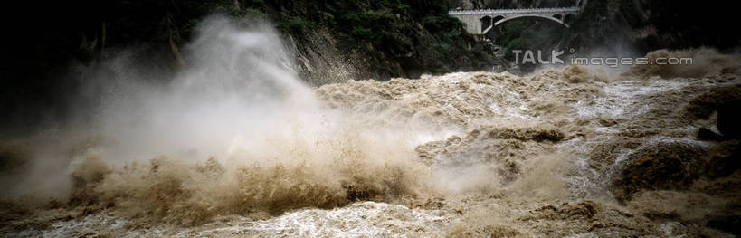 无人,横图,全景,室外,白天,正面,旅游,度假,河流,石头,美景,树林,水,峡谷,植物,黄河,香格里拉,中国,亚洲,飞溅,湍急,溅,石子,液体,河水,景观,水滴,水流,山谷,娱乐,迪庆,云南,水珠,树,树木,绿色,自然,享受,休闲,景色,放松,生长,成长,岩层,喷洒,自然风光,东亚,虎跳峡,迪庆藏族自治州,云南省,中华人民共和国,西南地区,滇,迪庆州,香格里拉县,石块,岩石,彩图,shrj1