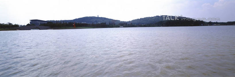 无人,家,横图,全景,室外,白天,正面,旅游,度假,海浪,海洋,美景,沙滩,山,山脉,沙子,房屋,屋子,海岸,景观,浪花,山峰,公寓,沙地,娱乐,洋房,楼房,住宅,蓝色,蓝天,天空,自然,海水,天,享受,休闲,景色,放松,晴朗,自然风光,海景,万里无云,大海,风浪,海,海水的波动,海滩,近岸浪,涌浪,晴空,晴空万里,彩图,房子,shrj1