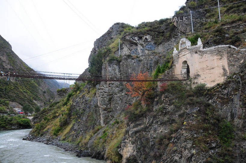 无人,横图,室外,白天,正面,旅游,度假,草地,草坪,河流,石头,美景,山,山脉,树林,水,植物,叶子,金属制品,中国,亚洲,金属,石子,河水,景观,山峰,水花,水流,山峦,娱乐,草,树,树木,绿色,天空,自然,群山,天,享受,休闲,景色,放松,铁链,四川省,生长,成长,链条,自然风光,东亚,铁索,四川,阿坝,中华人民共和国,西南地区,阿坝藏族羌族自治州,阿坝州,川,理县,米亚罗,米亚罗风景区,叶,叶片,石块,岩石,彩图,shsgf1