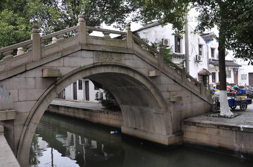 无人,家,栏杆,横图,室外,白天,正面,旅游,度假,河流,石头,名胜古迹,水,植物,楼梯,标志建筑,地标,建筑,上海,中国,亚洲,遗迹,扶手,石子,房屋,阶梯,屋子,河水,水流,桥,古迹,文物,娱乐,建设,古建筑,石桥,护栏,楼房,拱桥,台阶,住宅,栈桥,树,树木,绿色,倒影,自然,享受,休闲,旅游胜地,放松,拱形,生长,成长,人行桥,石拱桥,申,倒映,青浦区,古文明,东亚,上海市,中华人民共和国,沪,华东地区,反照,练塘,练塘镇,石块,彩图,房子,shsgf1