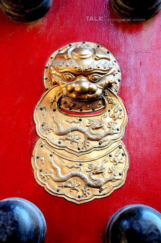 无人,故宫,宫殿,竖图,室外,特写,白天,正面,旅游,度假,名胜古迹,门,标志建筑,地标,建筑,狮子,北京,中国,亚洲,遗迹,首都,古迹,文物,娱乐,建设,古建筑,红色,把手,门把手,门框,紫禁城,享受,休闲,金色,旅游胜地,放松,门把,权利,古文明,东亚,中华人民共和国,北京市,京,北平,华北地区,北京故宫博物院,拉手,彩图,shsgf1