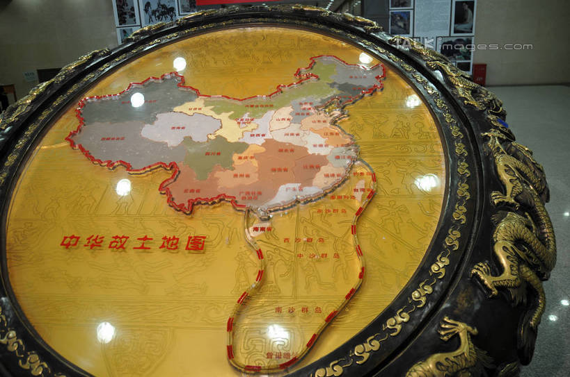 无人,博物馆,横图,室内,白天,正面,度假,成功,美景,城市风光,城市,道路,地图,雕塑,中国,亚洲,研究,艺术,装饰,信息,龙,雕刻,雕像,景观,交通,教育,方向,娱乐,工艺品,享受,休闲,金色,景色,放松,引导,指引,纪念,展览,美术,富贵,高贵,欣赏,主题,图腾,传说,陈列,东亚,忠诚,甘肃,甘肃省,中华人民共和国,省会,功能,美学,祥瑞,富丽,灵兽,权势,尊荣,西北地区,兰州,兰州市,甘,名誉,荣华,典藏,兰州市博物馆,幸运,彩图,导航,shsgf1