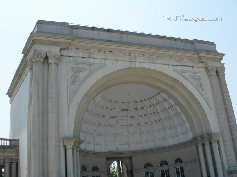 无人,公园,横图,室外,白天,仰视,旅游,度假,标志建筑,地标,建筑,雕塑,上海,中国,亚洲,阴影,艺术,装饰,光线,雕刻,雕像,影子,拱门,娱乐,建设,蓝色,蓝天,天空,阳光,工艺品,天,享受,休闲,旅游胜地,放松,大宁灵石公园,晴朗,纪念,美术,申,主题,陈列,东亚,上海市,万里无云,中华人民共和国,沪,华东地区,功能,美学,闸北区,晴空,晴空万里,彩图,低角度拍摄,广中西路,shslj1