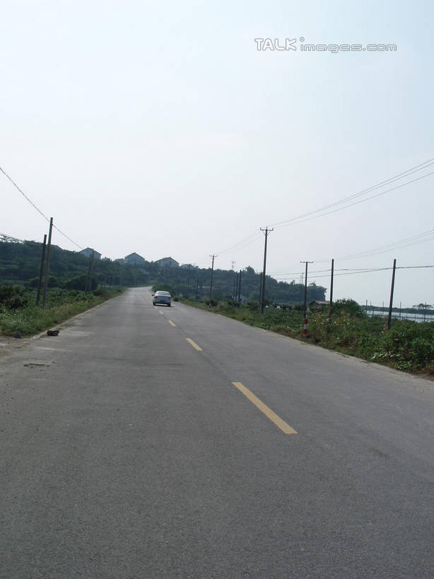 无人,竖图,室外,白天,正面,消失点,旅游,度假,草地,草坪,美景,植物,道路,路,公路,中国,亚洲,阴影,电力,光线,电线,电线杆,线,影子,景观,分界线,电能,停车线,交通,线路,娱乐,浙江,草,浙江省,蓝色,绿色,蓝天,天空,阳光,自然,天,享受,休闲,景色,放松,缥缈峰,晴朗,电,车行道,车行道分界线,电源,自然风光,标线,能量,东亚,车行线,万里无云,中华人民共和国,华东地区,浙,晴空,晴空万里,马路,彩图,没影点,灭点,shslj1