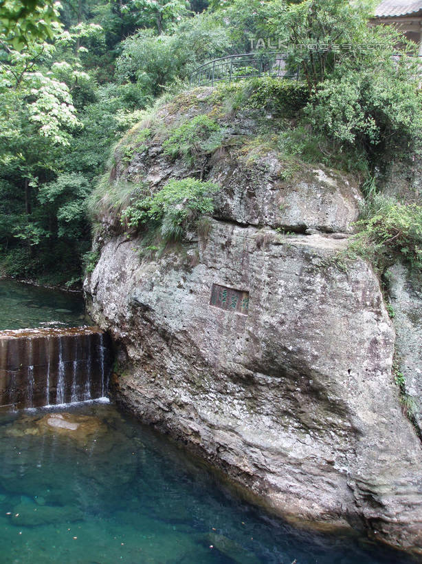 无人,竖图,俯视,室外,白天,旅游,度假,湖,湖泊,石头,美景,水,植物,中国,亚洲,波纹,石子,湖面,景观,水流,水面,涟漪,娱乐,浙江,树,树木,浙江省,绿色,倒影,水纹,自然,波浪,湖水,享受,休闲,景色,放松,雁荡山,生长,成长,倒映,自然风光,东亚,中华人民共和国,华东地区,水晕,浙,温州,温州市,反照,石块,岩石,彩图,高角度拍摄,shslj1