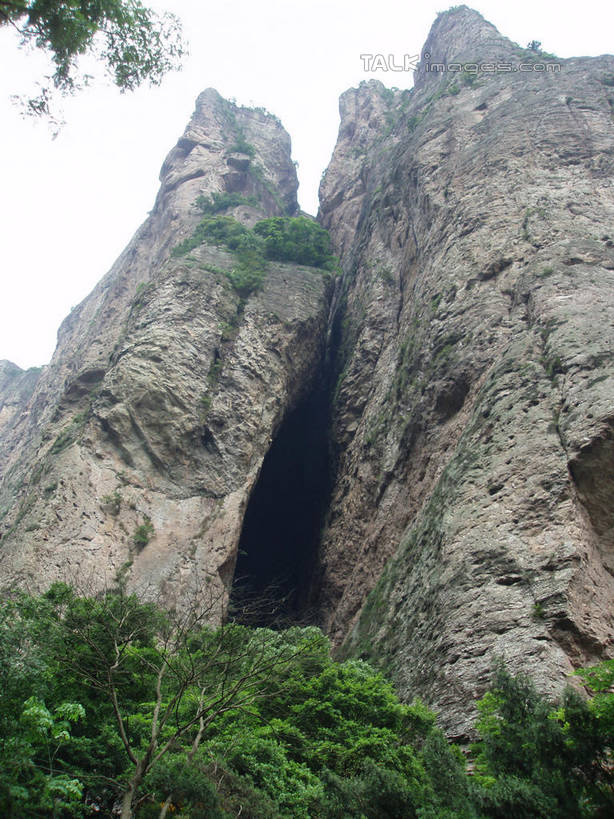 无人,竖图,室外,白天,仰视,旅游,度假,石头,美景,森林,山,山脉,树林,植物,中国,亚洲,石子,景观,山峰,悬崖,山峦,娱乐,浙江,树,树木,浙江省,绿色,天空,自然,群山,天,享受,休闲,景色,放松,雁荡山,生长,成长,自然风光,东亚,中华人民共和国,华东地区,浙,温州,温州市,绝壁,石块,岩石,彩图,低角度拍摄,shslj1