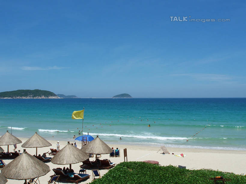 无人,横图,俯视,室外,白天,旅游,度假,海浪,海洋,美景,沙滩,山,山脉,植物,棕榈树,叶子,三亚,中国,亚洲,阴影,光线,伞,沙子,影子,雨伞,遮阳伞,海岸,景观,浪花,山峰,云,云朵,绿叶,沙地,山峦,云彩,娱乐,阳伞,树,树木,海南,蓝色,绿色,白云,蓝天,天空,阳光,自然,海水,群山,天,享受,休闲,嫩叶,景色,放松,海南省,生长,晴朗,成长,太阳伞,自然风光,海景,东亚,棕榈叶,三亚市,中华人民共和国,华南地区,琼,叶,叶片,大海,风浪,海,海水的波动,海滩,近岸浪,涌浪,晴空,棕树,棕榈,彩图,高角度拍摄,shslj1