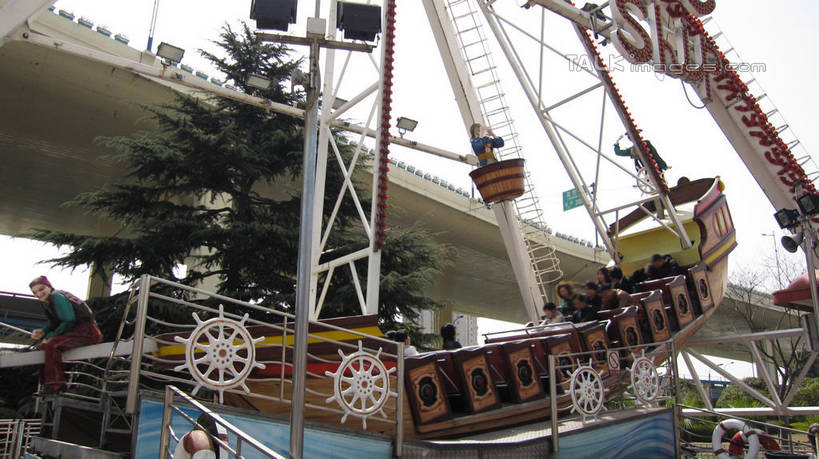 无人,游乐园,横图,室外,白天,仰视,度假,游戏,美景,植物,城市风光,城市,道路,路,游乐场,公路,上海,中国,亚洲,景观,高架,交通,玩,娱乐,树,树木,绿色,天空,自然,天,享受,休闲,景色,放松,游乐设施,锦江乐园,海盗船,生长,成长,活动,申,发泄,消遣,智力,高架桥,东亚,闵行区,上海市,高架道路,跨线桥,中华人民共和国,沪,华东地区,宣泄,乐园,主题公园,游艺设施,玩耍,嬉戏,彩图,低角度拍摄,人造公园,主题乐园,shslj1