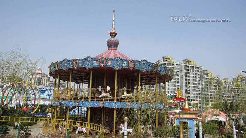 无人,游乐园,家,高楼大厦,横图,室外,白天,正面,度假,游戏,美景,植物,城市风光,城市,大厦,建筑,摩天大楼,游乐场,上海,中国,亚洲,阴影,光线,影子,房屋,屋子,景观,公寓,玩,娱乐,洋房,楼房,住宅,树,树木,蓝色,绿色,蓝天,天空,阳光,自然,楼宇,天,享受,休闲,旋转木马,景色,放松,游乐设施,锦江乐园,生长,晴朗,成长,活动,申,发泄,消遣,智力,木马,东亚,闵行区,上海市,万里无云,中华人民共和国,沪,华东地区,宣泄,乐园,主题公园,游艺设施,晴空,晴空万里,玩耍,嬉戏,彩图,房子,大楼,高层建筑,高楼,摩天楼,人造公园,主题乐园,shslj1