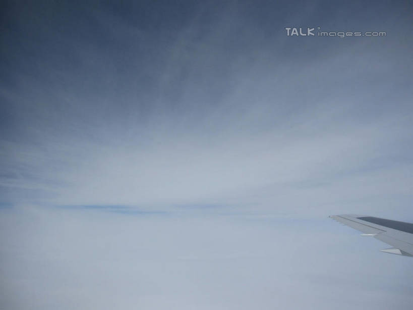 无人,横图,俯视,航拍,室外,特写,白天,飞机,飞翔,阴影,飞行,光线,影子,云,云朵,机翼,交通,翱翔,云彩,航空,飞,蓝色,白云,蓝天,天空,阳光,交通工具,天,运输,一架,晴朗,客机,鸟瞰,载具,晴空,彩图,高角度拍摄,shslj1