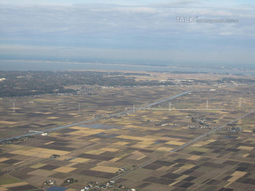 无人,家,农田,横图,俯视,航拍,室外,白天,旅游,度假,庄稼,农作物,美景,植物,城市风光,城市,建筑,阴影,光线,影子,房屋,屋子,景观,云,云朵,公寓,云彩,娱乐,建设,洋房,楼房,住宅,树,树木,蓝色,绿色,白云,蓝天,天空,阳光,自然,天,享受,休闲,景色,放松,生长,晴朗,成长,鸟瞰,晴空,彩图,高角度拍摄,耕地,庄稼田,房子,shslj1
