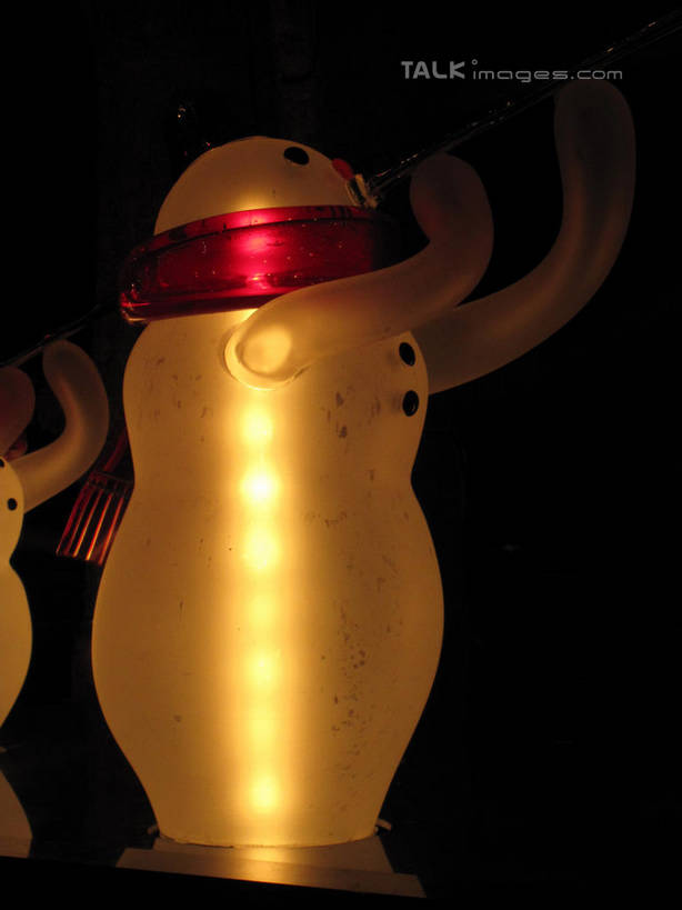 无人,商店,竖图,室外,夜晚,正面,购物,度假,游戏,消费,美景,雪,大雪,城市风光,超市,城市,商场,夜景,照明,东京,日本,圣诞节,亚洲,阴影,节日,庆祝,光线,彩灯,影子,积雪,景观,雪景,雪人,冬季,冬天,灯光,中央区,玩,文化,娱乐,灯,灯具,庆典,享受,休闲,银座,景色,放松,寒冷,金融,百货,花灯,活动,纪念,照亮,照明设备,发泄,消遣,智力,选购,贸易,百货公司,东亚,本州,关东地方,本州岛,日本国,东京都,宣泄,血拼,严寒,玩耍,嬉戏,彩图,购物商场,购物中心,商业中心,拟人,shslj1