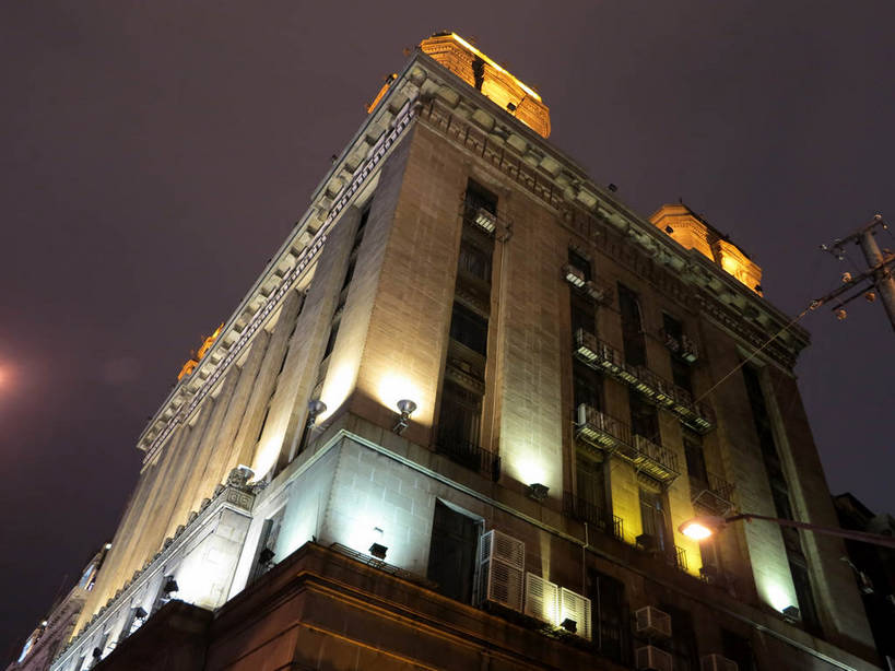 无人,高楼大厦,横图,室外,夜晚,仰视,度假,美景,城市风光,标志建筑,城市,大厦,地标,建筑,路灯,摩天大楼,夜景,照明,上海,中国,亚洲,阴影,光线,影子,墙,景观,灯光,娱乐,建设,黄浦江,墙壁,墙面,灯,外滩,享受,休闲,景色,放松,照亮,申,照明设备,黄浦区,东亚,友邦大厦,中山东一路,上海市,中华人民共和国,沪,华东地区,彩图,低角度拍摄,大楼,高层建筑,高楼,摩天楼,黄埔滩,上海外滩,外黄埔滩,shslj1