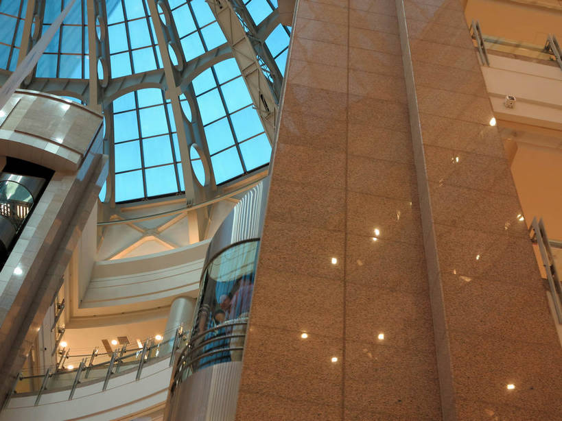 无人,商店,栏杆,横图,室内,白天,仰视,购物,度假,消费,美景,城市风光,超市,城市,商场,照明,上海,中国,亚洲,阴影,光线,影子,景观,围栏,灯光,娱乐,护栏,顶灯,灯,灯具,享受,休闲,景色,放松,金融,百货,港汇广场,徐家汇,照亮,申,照明设备,选购,贸易,百货公司,东亚,徐汇区,上海市,中华人民共和国,沪,华东地区,虹桥路,血拼,彩图,低角度拍摄,购物商场,购物中心,商业中心,港汇恒隆广场,shslj1